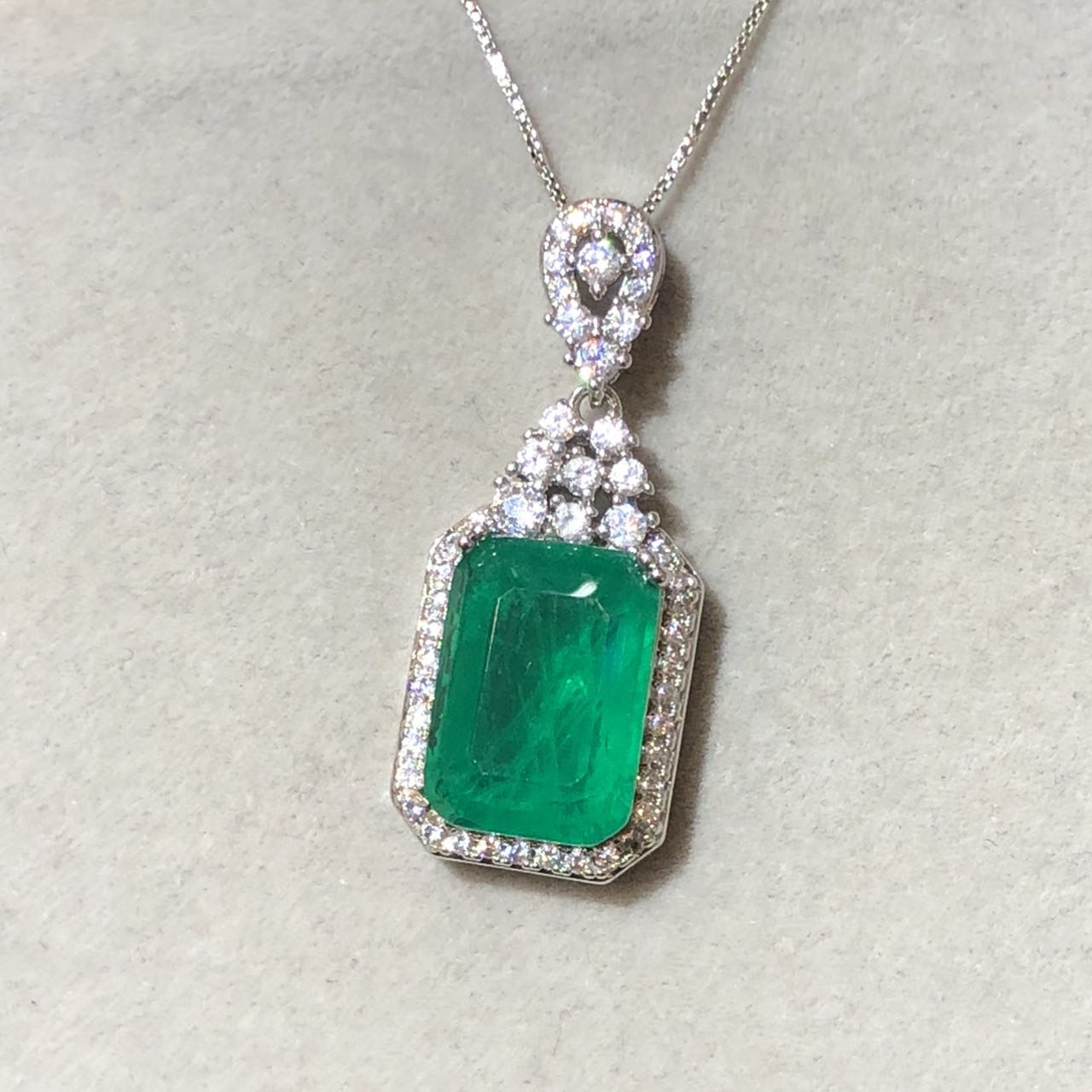 The London Style Sapphire & Emerald Pendant Necklace