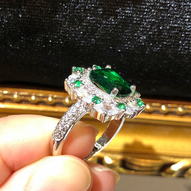 The Art Deco Style Ring - Emerald Colour