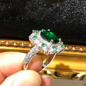 The Art Deco Style Ring - Emerald Colour