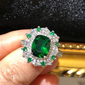 The Art Deco Style Ring - Emerald Colour