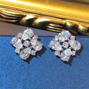 Tiviss Art Deco Tear Snowflake Pierced Stud Earrings