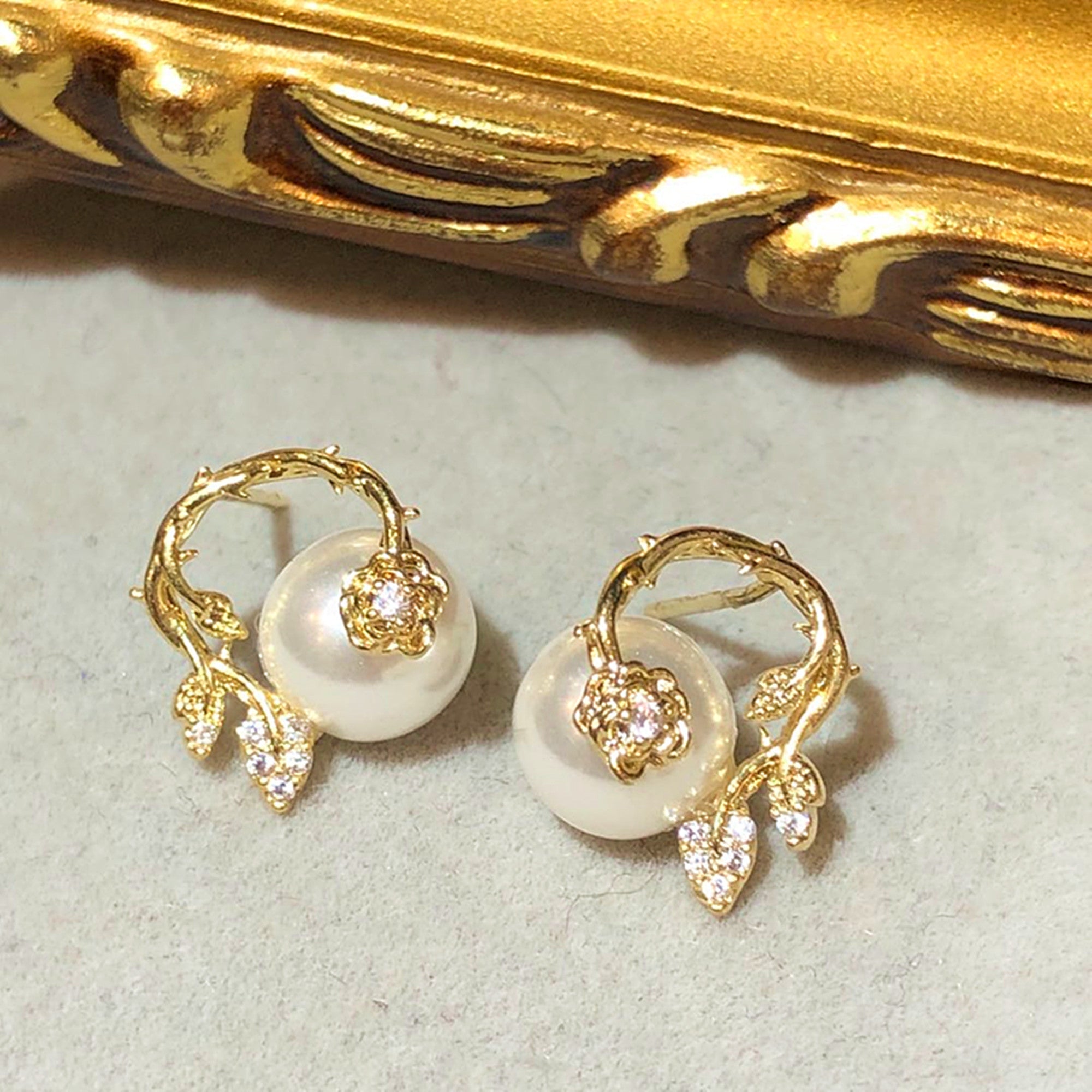 Angelonia Pearl Crystal Stud Earrings