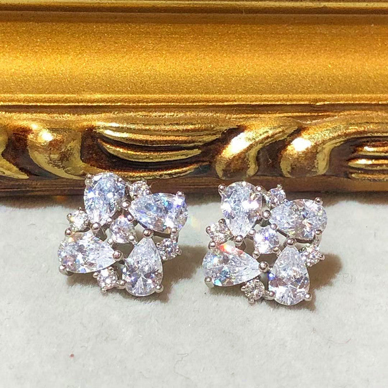 Tiviss Art Deco Tear Snowflake Pierced Stud Earrings