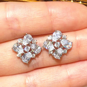 Tiviss Art Deco Tear Snowflake Pierced Stud Earrings