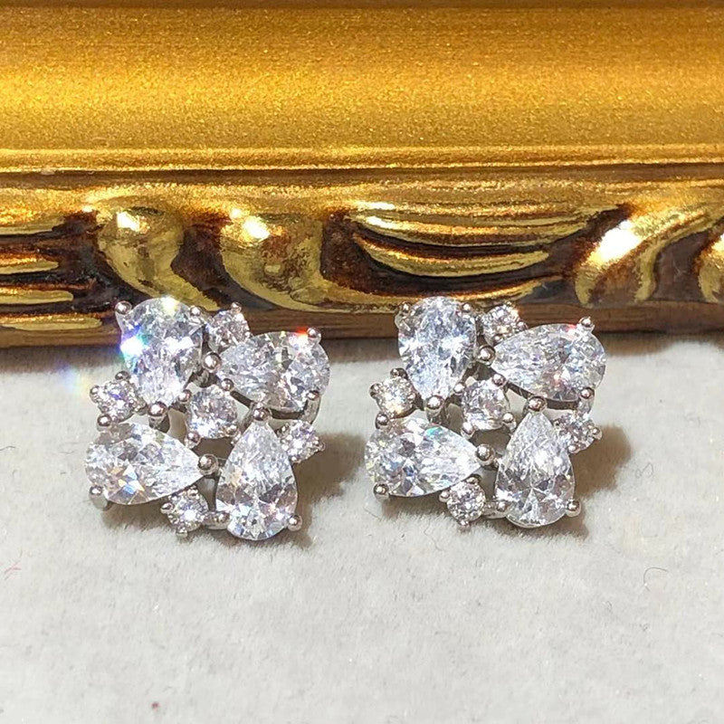Tiviss Art Deco Tear Snowflake Pierced Stud Earrings
