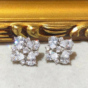 Tiviss Art Deco Tear Snowflake Pierced Stud Earrings