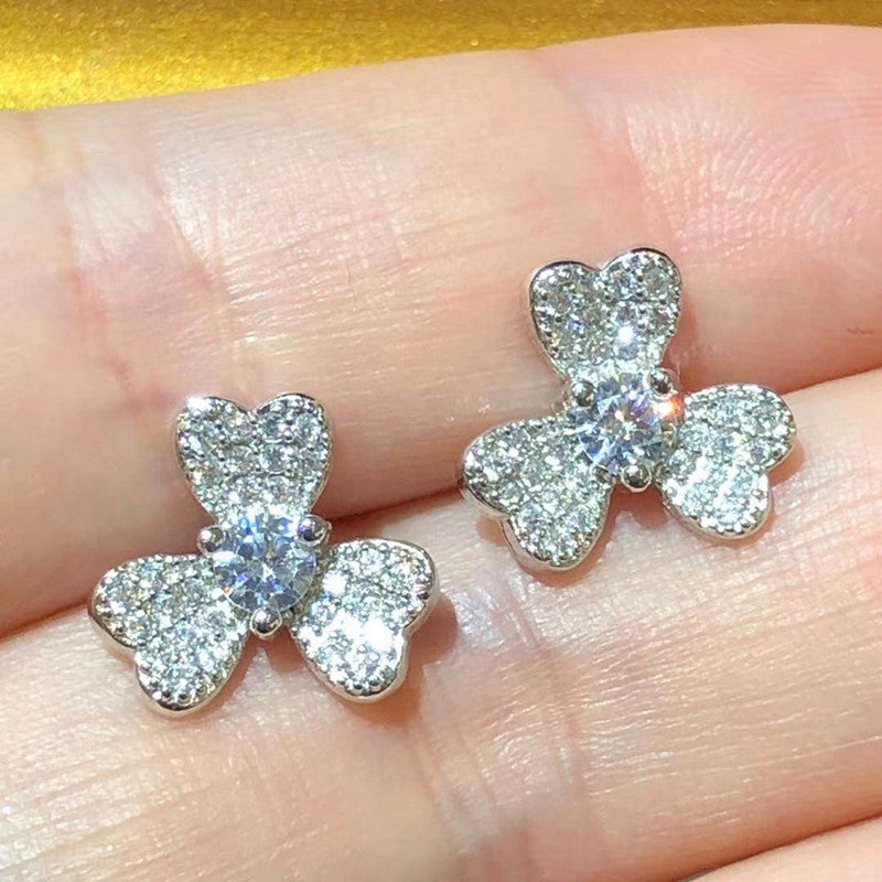 Tiviss Sparkling Clover Pierced Stud Earrings