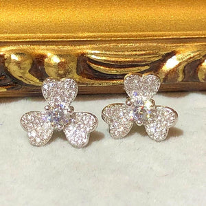 Tiviss Sparkling Clover Pierced Stud Earrings