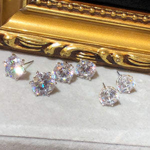 Tiviss Signature Studs Earrings Round Brilliant Cut