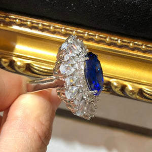 The English Daisy Sapphire Blue Crystal Ring