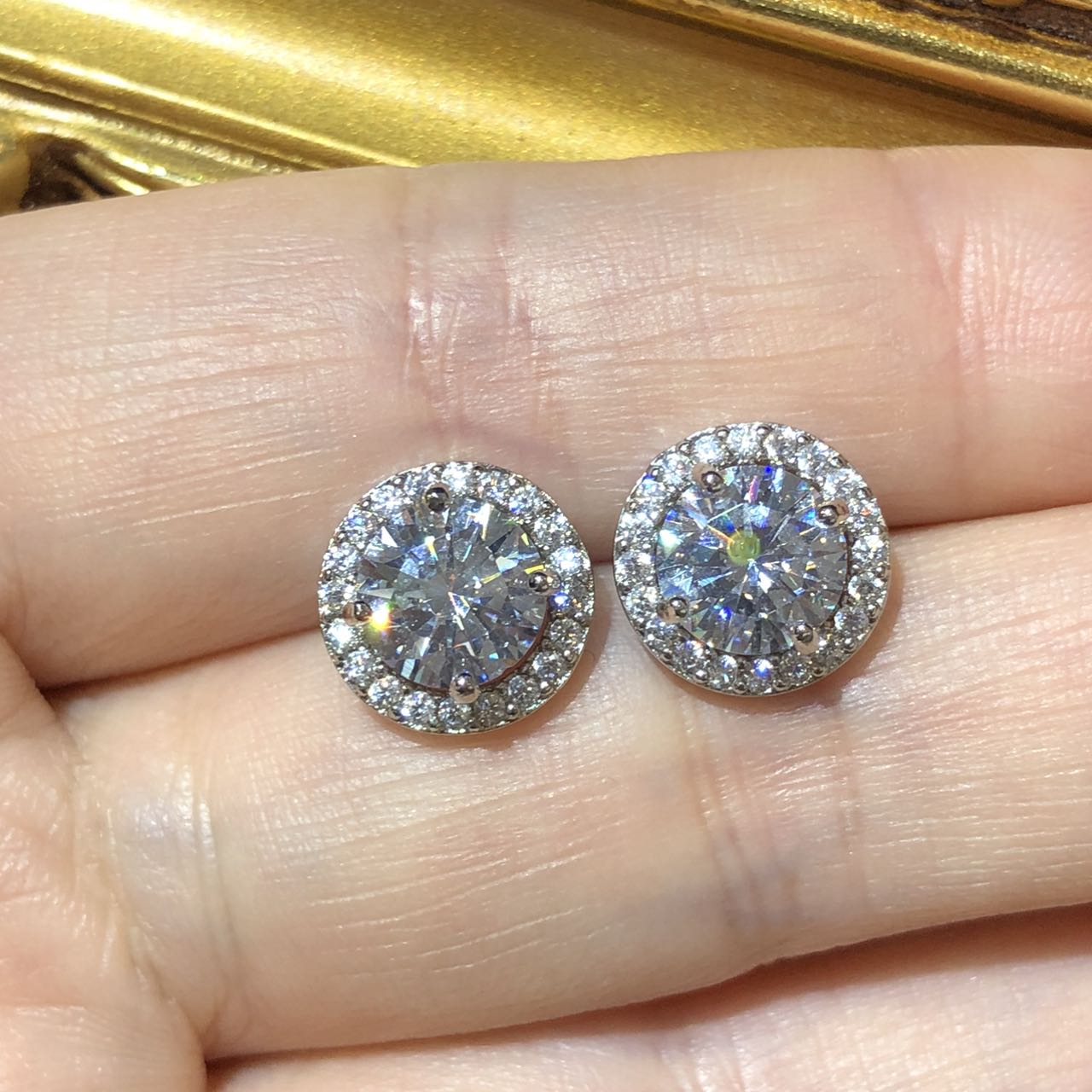 Tiviss Hallow Style Round Brilliant Cut Stud Earrings