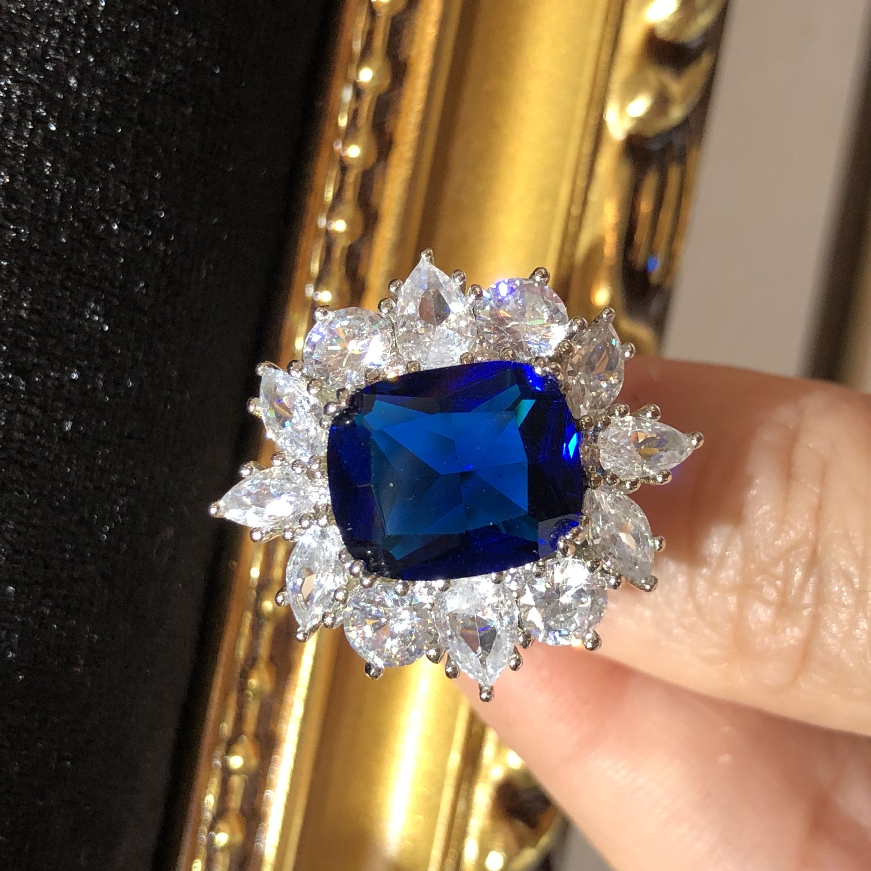 Tiviss Candytuft Blue Crystal Adjustable Ring - Sapphire blue