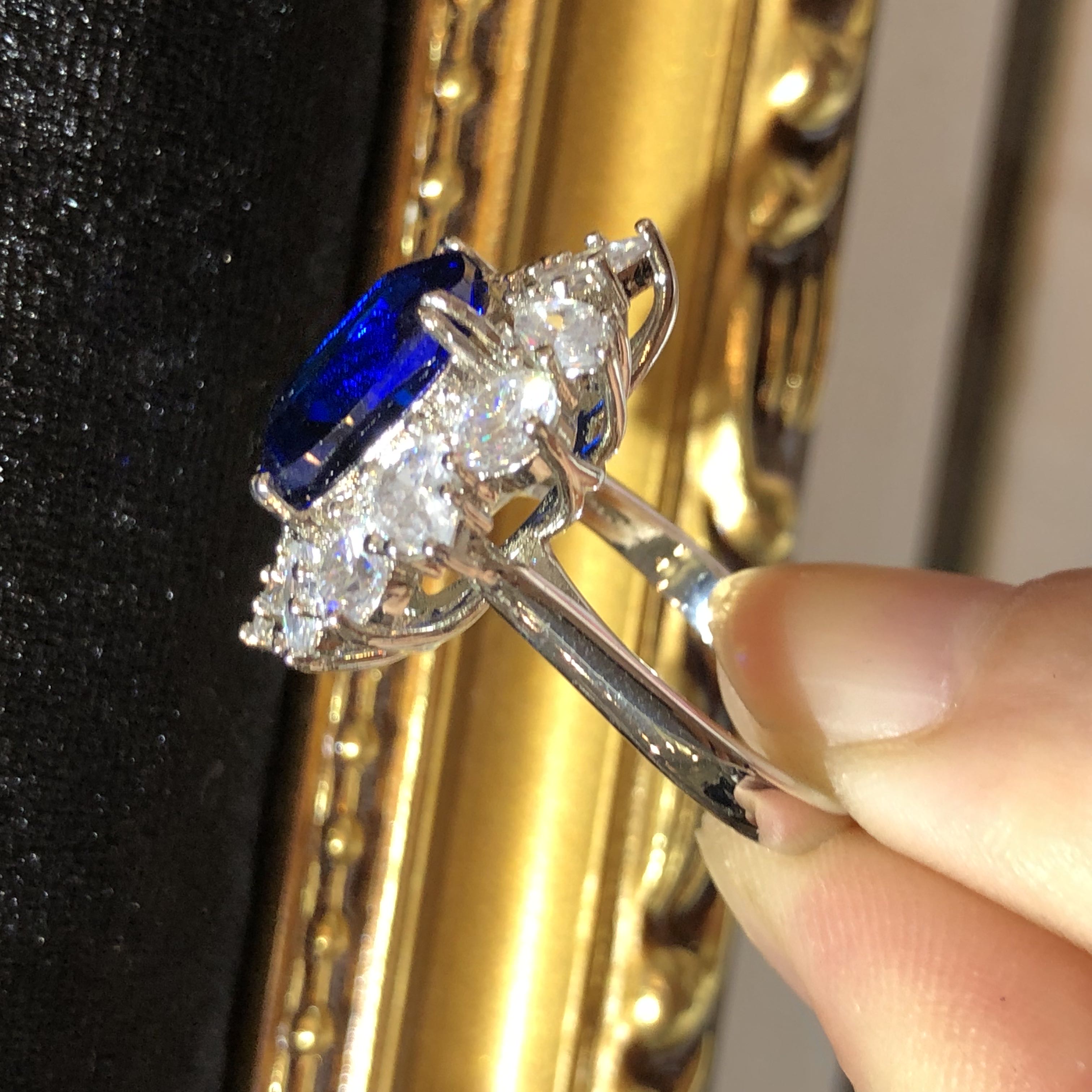 Tiviss Candytuft Blue Crystal Adjustable Ring - Sapphire blue