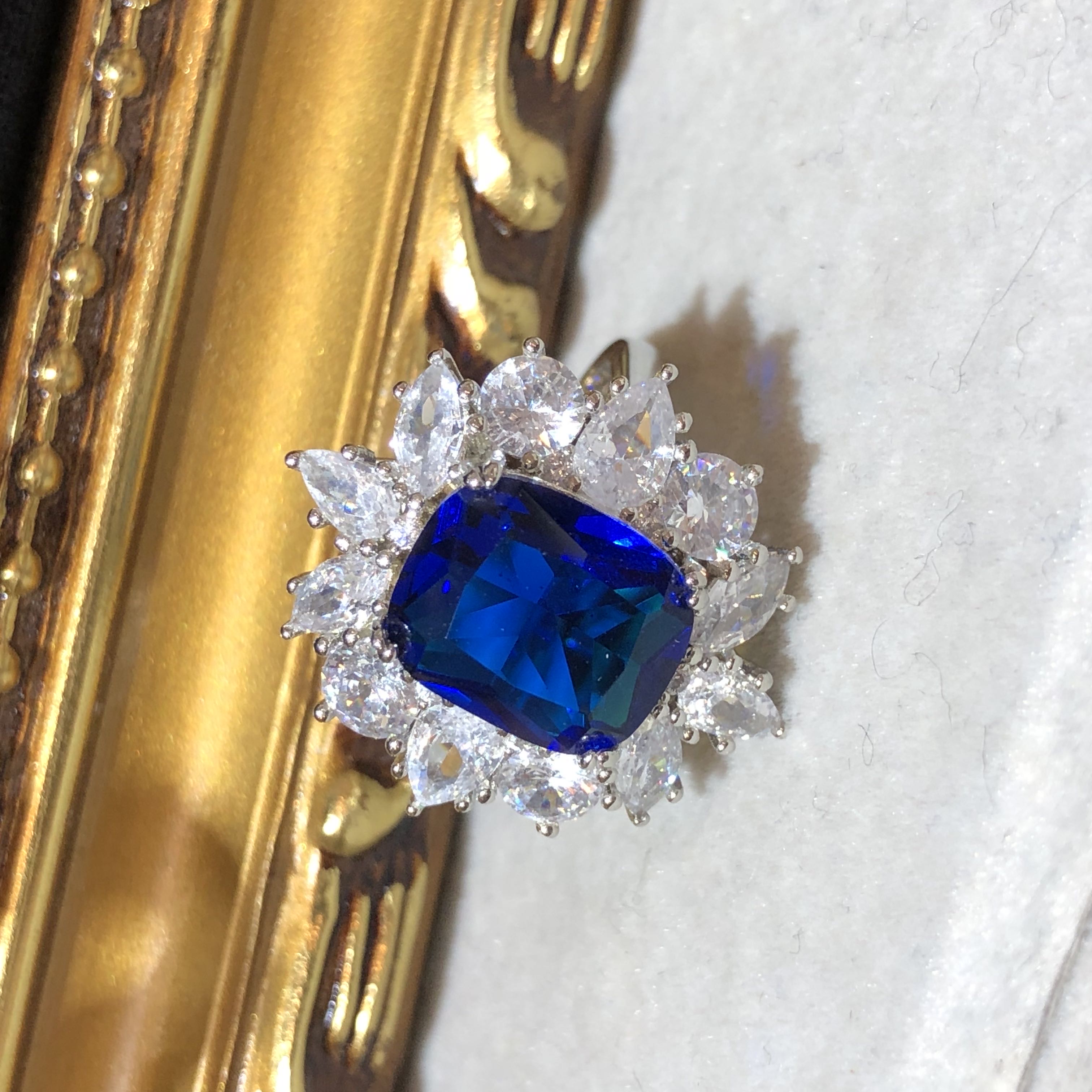 Tiviss Candytuft Blue Crystal Adjustable Ring - Sapphire blue
