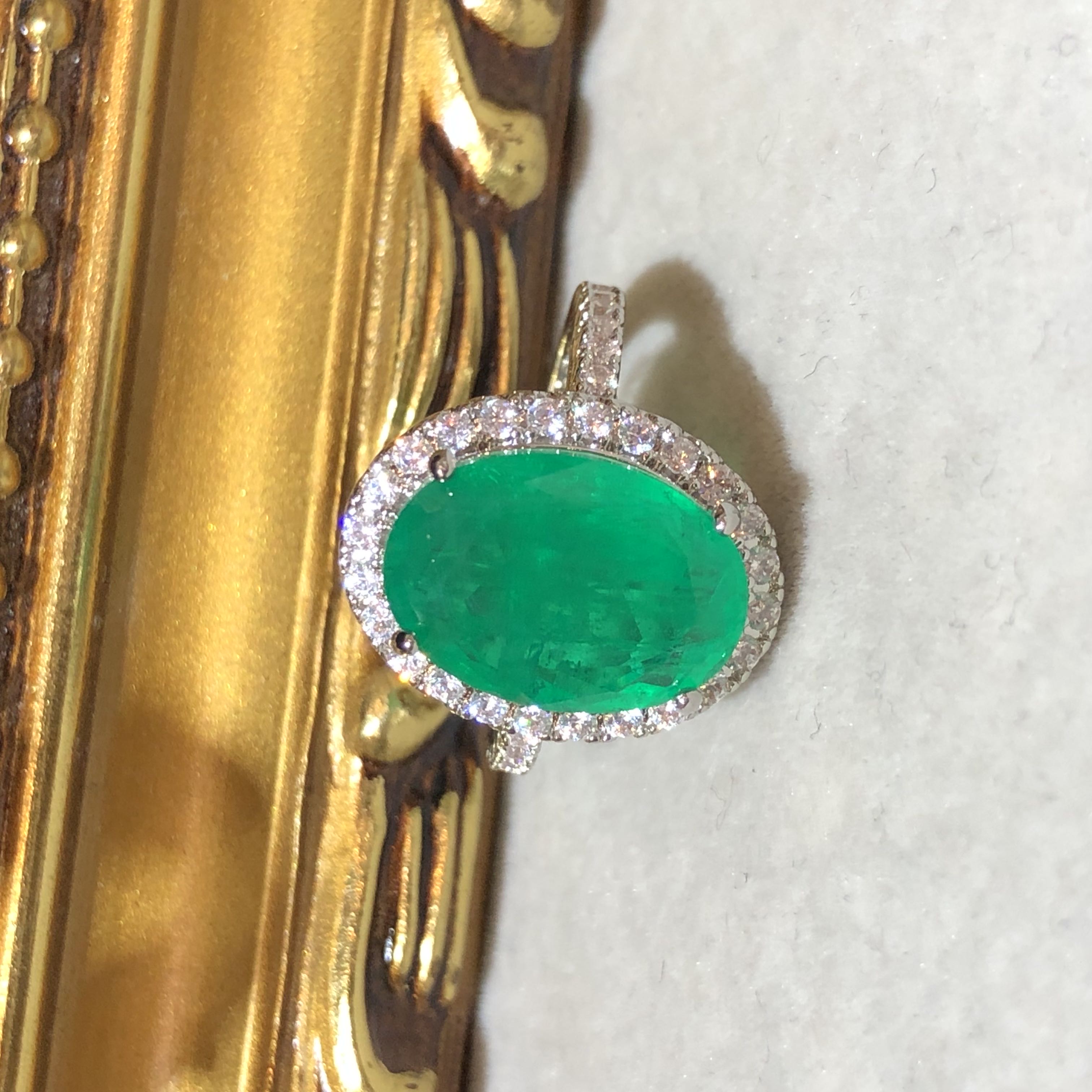 Tiviss Hallow Oval Ring -  Emerald Colour