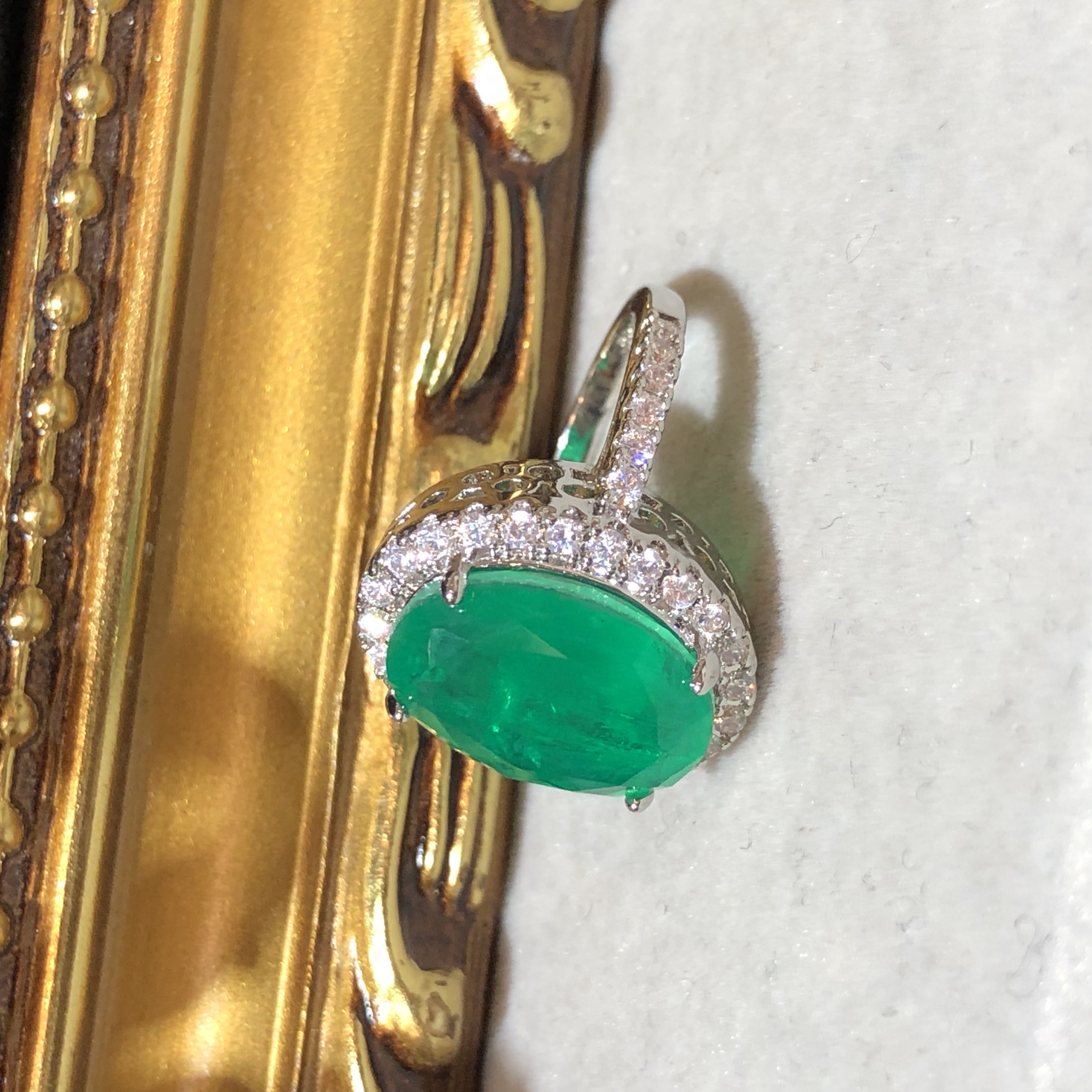Tiviss Hallow Oval Ring -  Emerald Colour