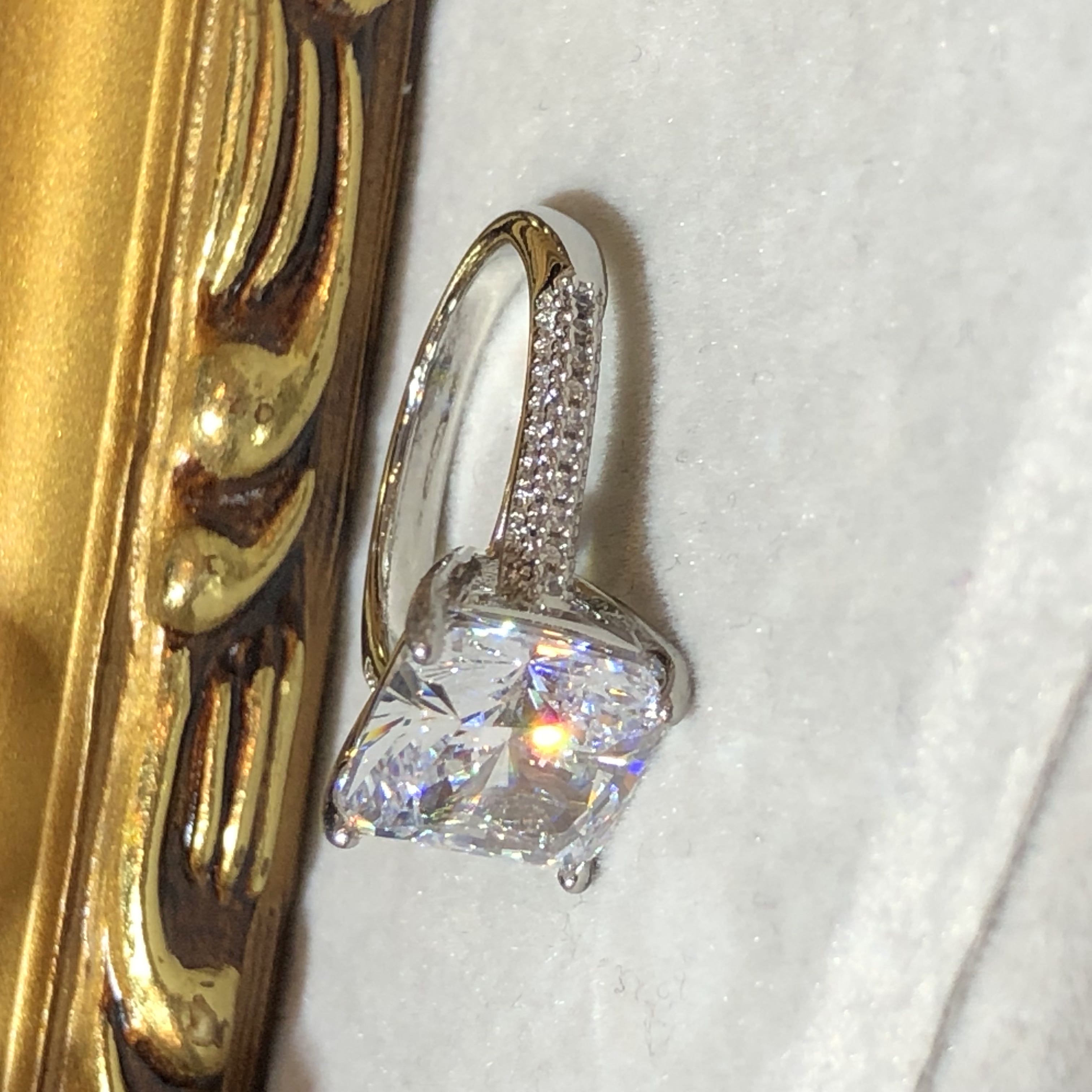 Tiviss Iceland Pricess Cut Ring