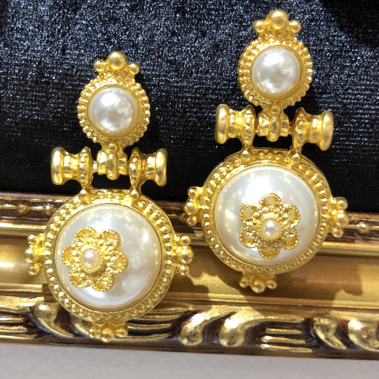Tiviss Roma Pearl Earrings