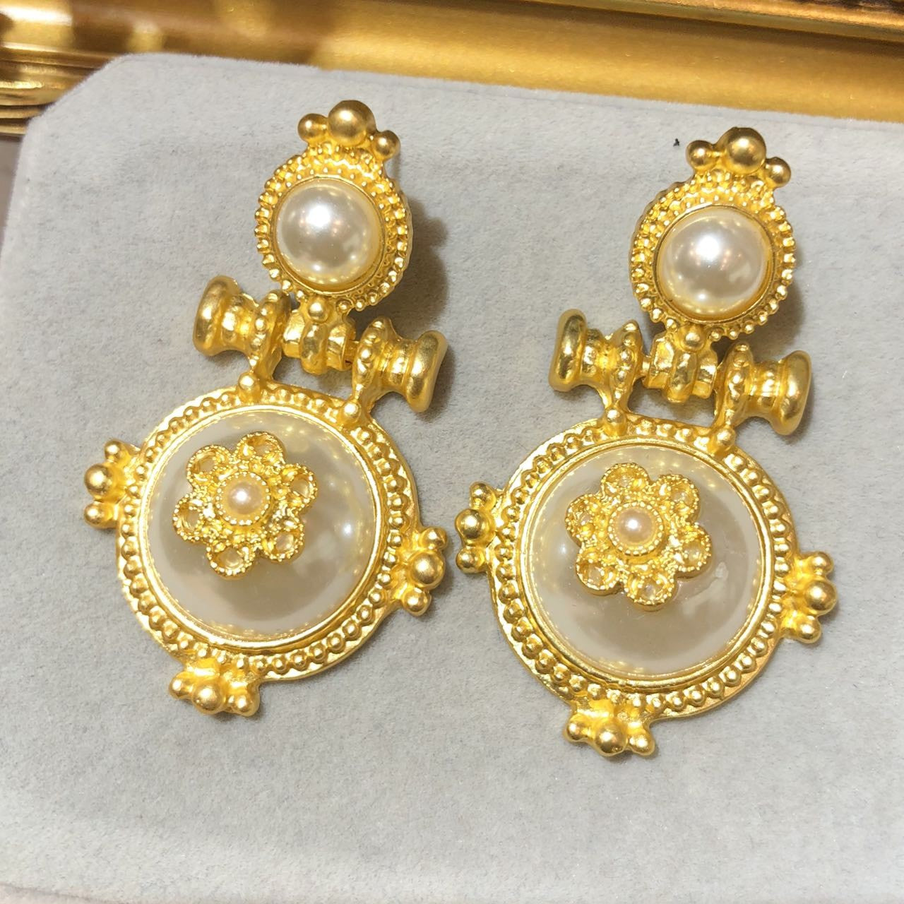 Tiviss Roma Pearl Earrings